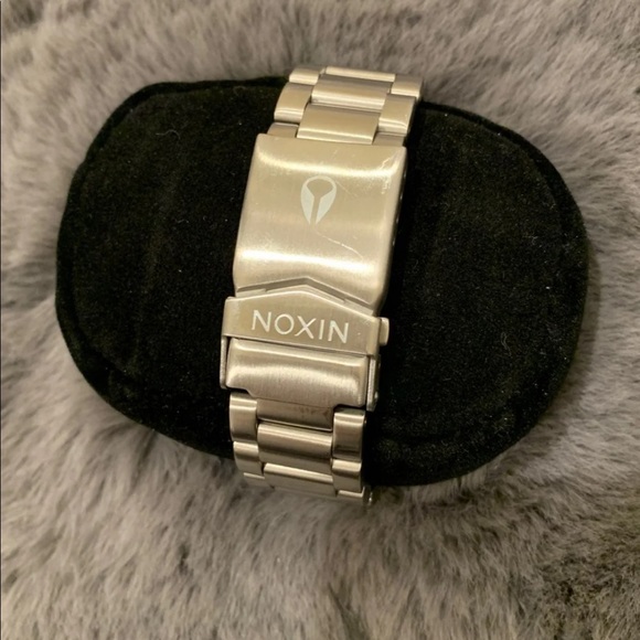 Nixon watch